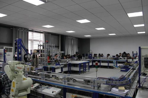 从雨中举牌到技术新生 一位设计师的转型之路